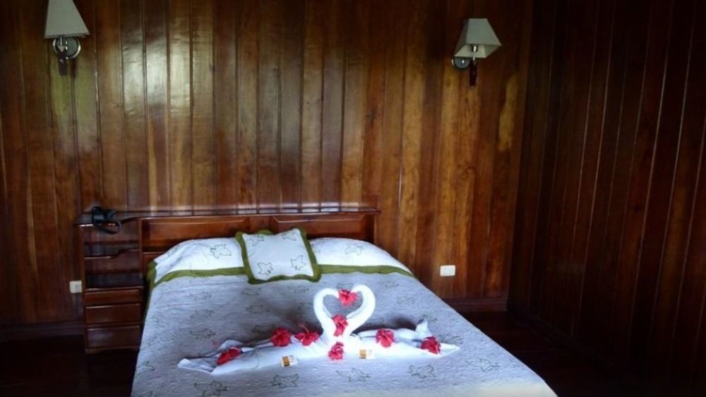 Miss Junies Lodge Тортугеро Екстер'єр фото